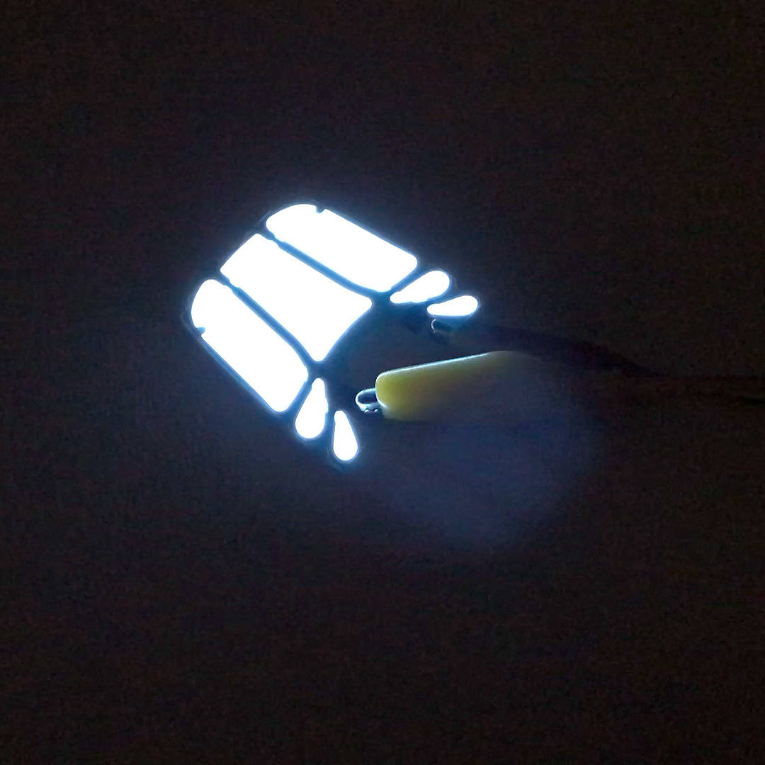 光るシートの発光例